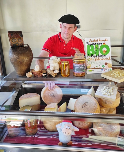 ferme ametzalde pays basque berger vente fromage marché ossau iraty bio