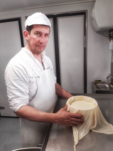 ferme ametzalde pays basque berger qui fabrique son fromage ossau iraty bio