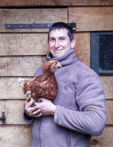ferme ametzalde pays basque berger avec poules